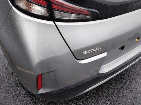 Used 2024 Kia Soul LX image 12