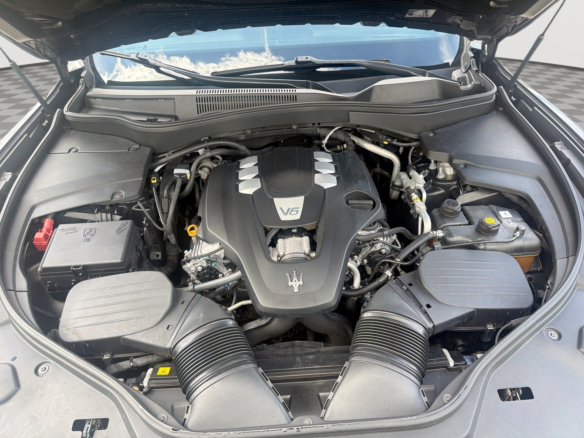 Used 2019 Maserati Levante AWD/4WD image 18
