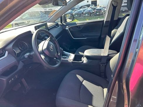 Used 2022 Toyota RAV4 LE AWD/4WD image 6
