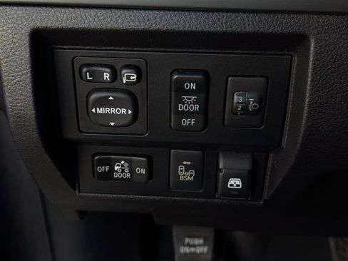 Used 2015 Toyota Tundra Platinum image 19