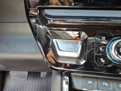 Used 2024 GMC Sierra 1500 AT4 w/ Technology Package AWD/4WD image 13