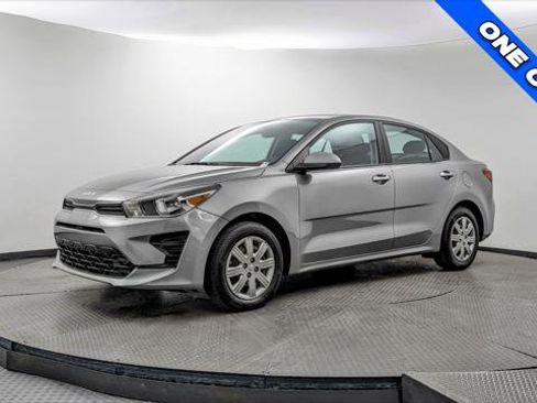 Used 2023 Kia Rio S image 2