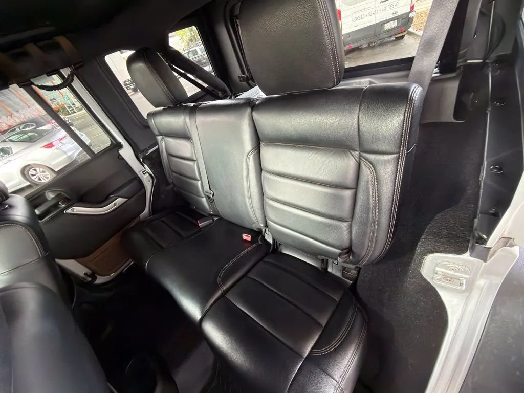 Used 2011 Jeep Wrangler Unlimited Rubicon w/ Dual Top Group AWD/4WD image 29