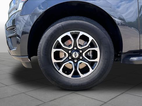 Used 2024 Ford Expedition XLT image 10