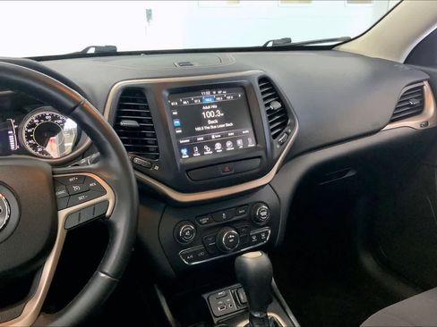 Used 2016 Jeep Cherokee 75th Anniversary FWD image 13