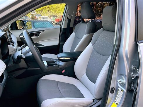 Used 2019 Toyota RAV4 XLE image 8