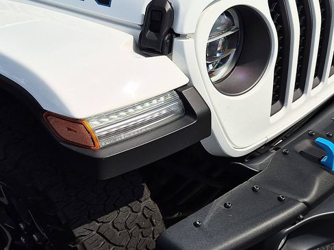 Used 2022 Jeep Wrangler Unlimited Rubicon 4xe w/ Steel Bumper Group AWD/4WD image 9