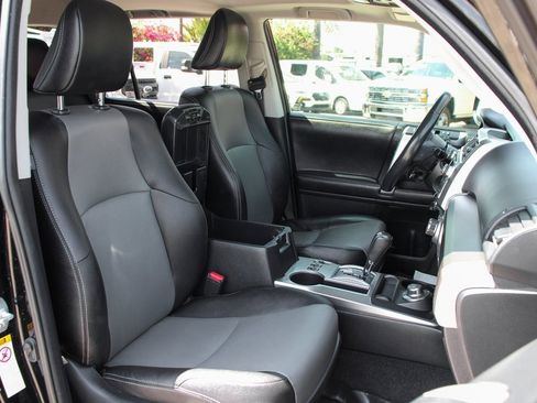 Used 2018 Toyota 4Runner SR5 Premium image 35