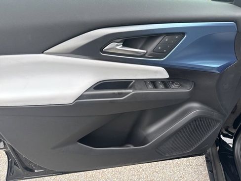 New 2025 Chevrolet Equinox EV LT w/ Convenience Package II image 10