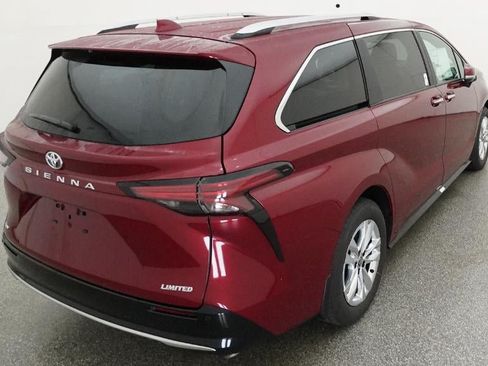 New 2026 Toyota Sienna Limited FWD image 8