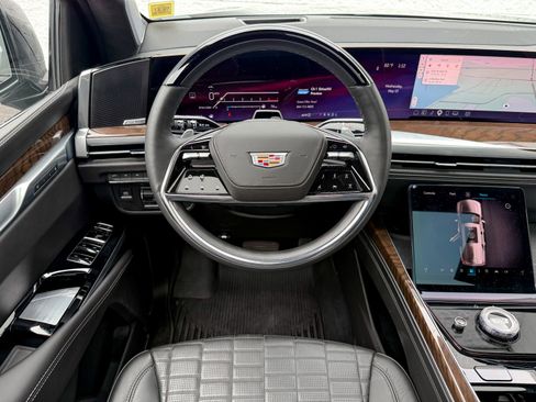 Certified 2025 Cadillac Escalade Sport Platinum w/ LPO, ONYX Package AWD/4WD image 35