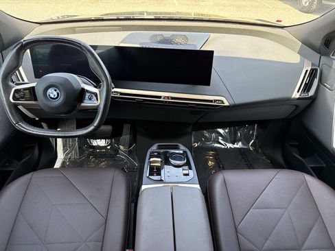Used 2023 BMW iX xDrive50 w/ Sport Package AWD/4WD image 19