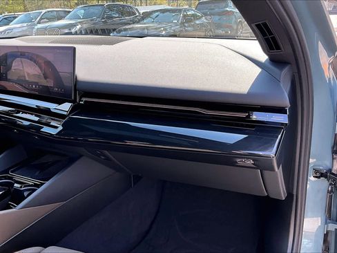 Certified 2025 BMW 530i image 19