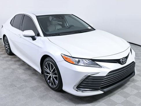 Used 2021 Toyota Camry XLE image 23