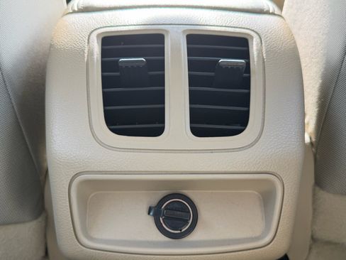 Used 2016 Ford Taurus SE FWD image 29