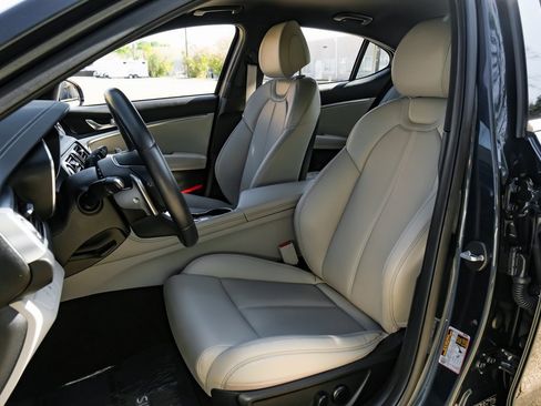 Used 2023 Genesis G70 2.0T image 34