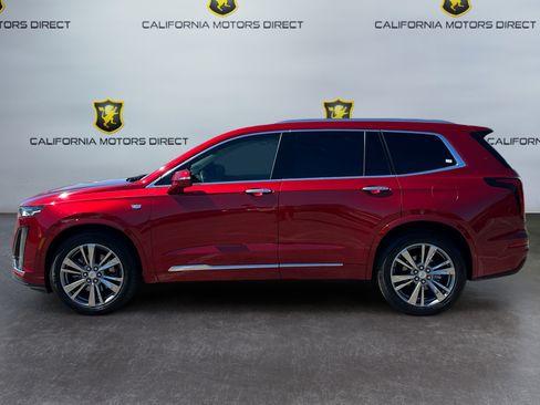 Used 2025 Cadillac XT6 Premium Luxury w/ Technology Package FWD image 2