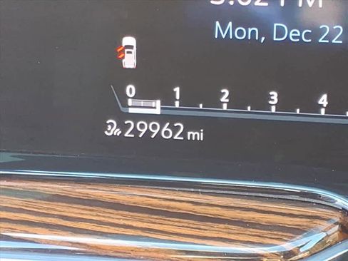 Used 2021 Cadillac Escalade Luxury image 14