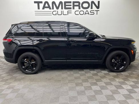 Used 2023 Jeep Grand Cherokee Altitude RWD image 4