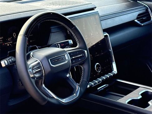 Used 2025 GMC Acadia Denali w/ Super Cruise Package image 19