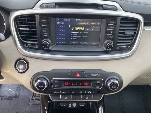 Used 2019 Kia Sorento EX image 10
