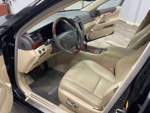 Used 2009 Lexus LS 460 L w/ Executive Class Seating Pkg RWD image 19