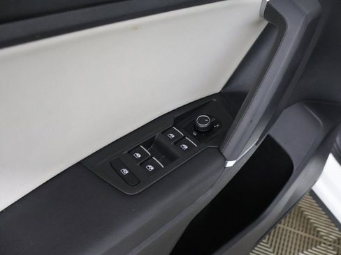 Used 2018 Volkswagen Tiguan SEL image 32