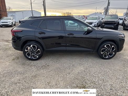 Used 2025 Chevrolet Trax RS w/ Sunroof Package image 6