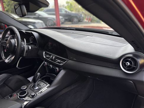 Used 2017 Alfa Romeo Giulia Quadrifoglio image 22