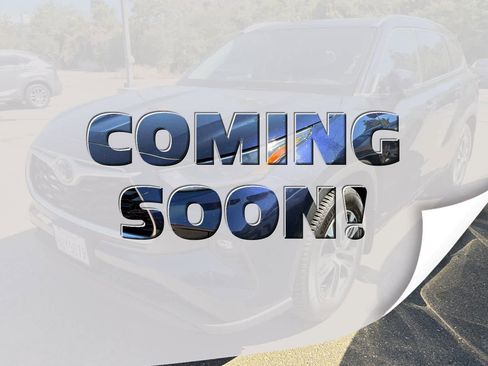 Used 2021 Toyota Highlander XLE AWD/4WD image 1