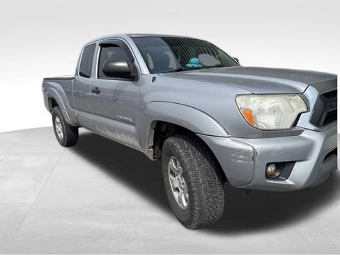 Used 2015 Toyota Tacoma 4x4 Access Cab V6 w/ TRD Off-Road Package image 7