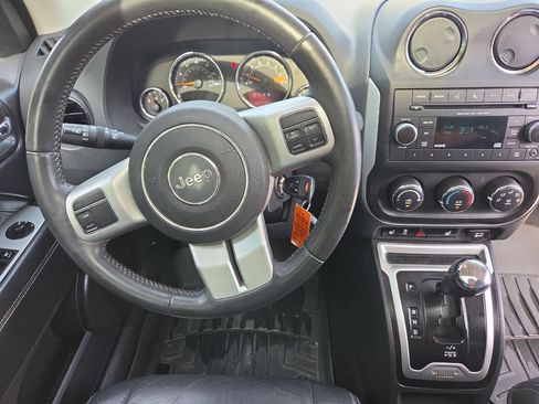 Used 2017 Jeep Compass High Altitude AWD/4WD image 28