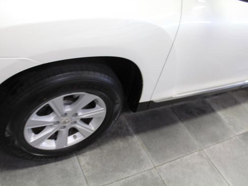 Used 2012 Toyota Highlander SE w/ Tow Pkg AWD/4WD image 39