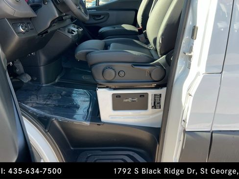 Used 2025 Mercedes-Benz Sprinter 2500 image 13
