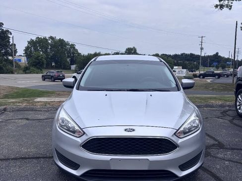 Used 2018 Ford Focus SE FWD image 3
