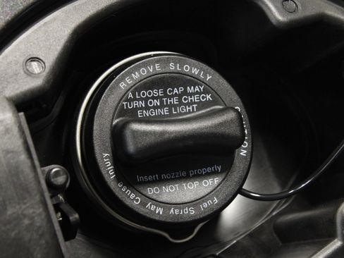 Used 2019 Mercedes-Benz SL 550 image 32