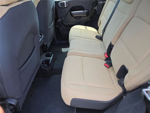 Used 2018 Jeep Wrangler Unlimited Sport AWD/4WD image 15
