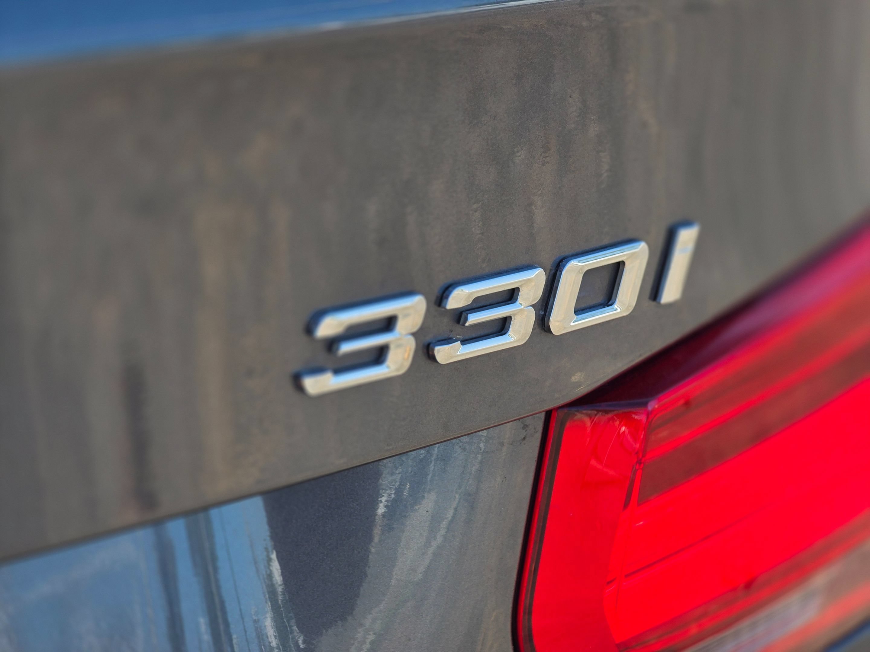 Used 2018 BMW 330i xDrive Sedan AWD/4WD image 14
