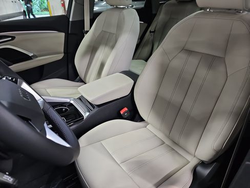 Used 2025 Audi Q5 Premium AWD/4WD image 17