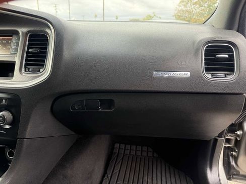 Used 2012 Dodge Charger SE RWD image 37