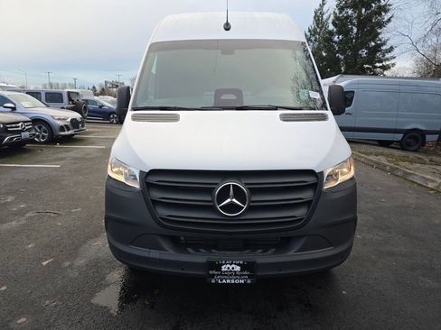 New 2025 Mercedes-Benz Sprinter 2500 image 9