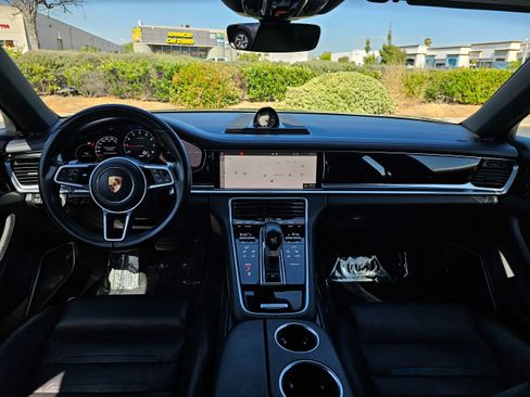 Used 2018 Porsche Panamera image 21
