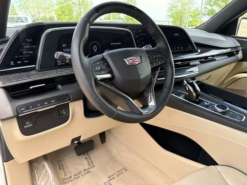 Used 2022 Cadillac Escalade ESV Premium Luxury AWD/4WD image 24
