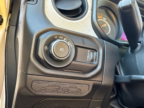 Used 2025 Jeep Wrangler Sport S AWD/4WD image 32