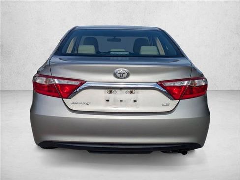 Used 2017 Toyota Camry LE FWD image 5