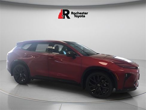 New 2025 Toyota Crown Signia image 2