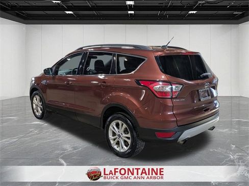 Used 2018 Ford Escape SE image 3