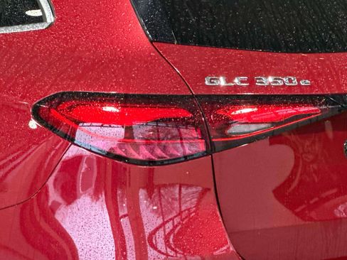 Used 2025 Mercedes-Benz GLC 350e 4MATIC image 8