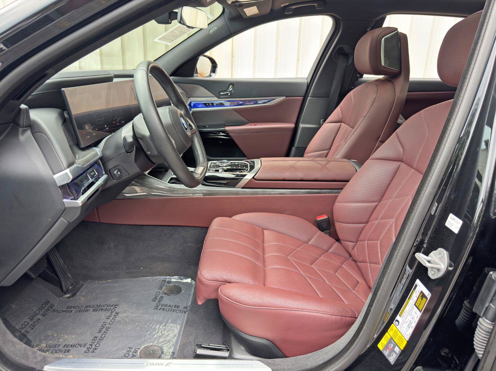 Used 2023 BMW i7 xDrive60 AWD/4WD image 17