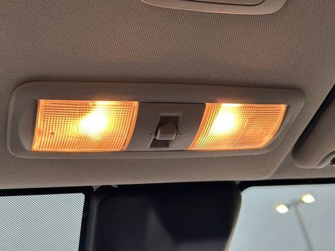 Used 2022 Nissan Frontier SV image 17